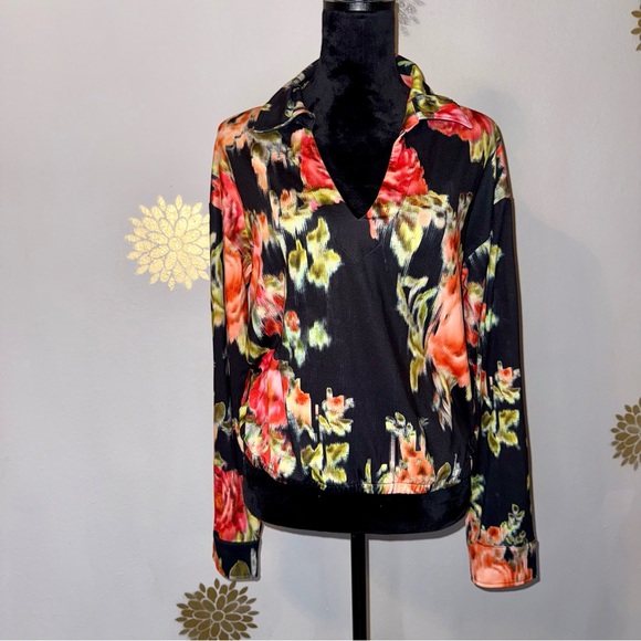 Steve Madden Tops - Steve Madden Women’s Black Red Green Floral Roses L/S Shirt‎ Blouse Stretchy